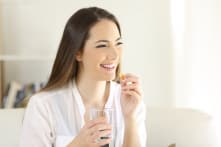 Uống vitamin và thực phẩm chức năng không thể bảo vệ bạn khỏi virus corona